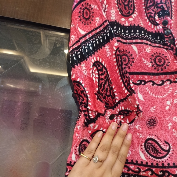 Beautiful collar top(size M) - Picture 3 of 6